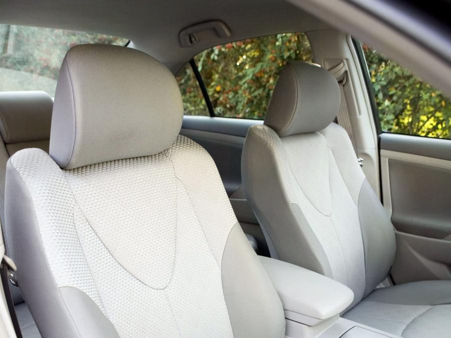 Детали интерьера Toyota Camry SE 2006 года  (NA) (фото 3 из 47)